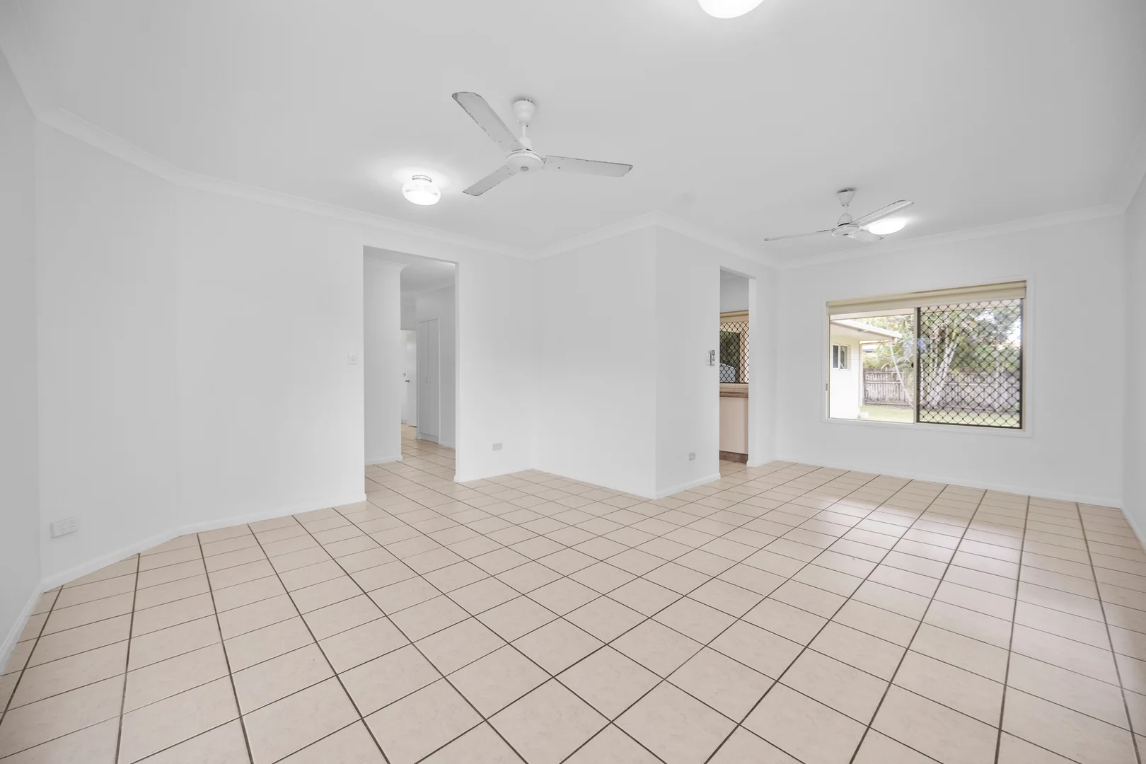 91 Florida Place, Kirwan QLD 4817 photo 2
