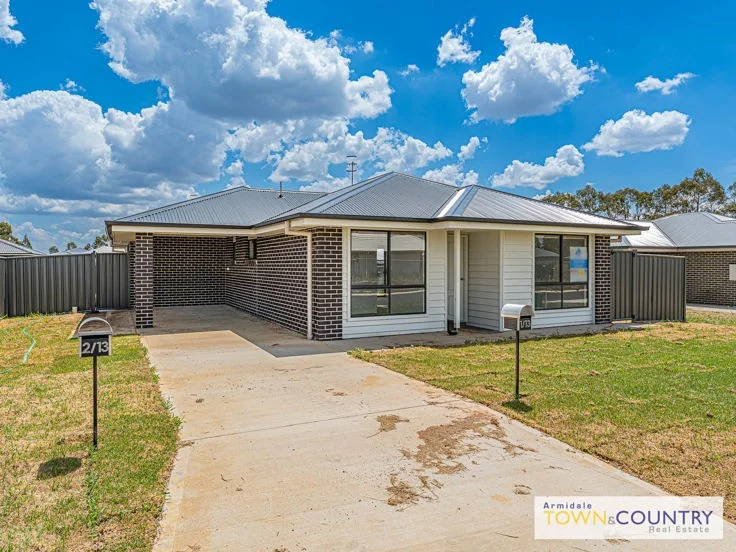 2/13 Sunrise Crescent, Armidale NSW 2350