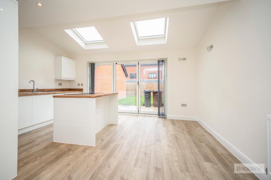Featherstone Road, Shirley, Solihull, West Midlands, B90 photo 4
