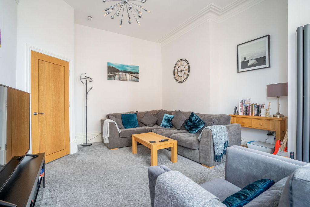 2 bed flat for saleWenlock Terrace, York YO10 photo 2