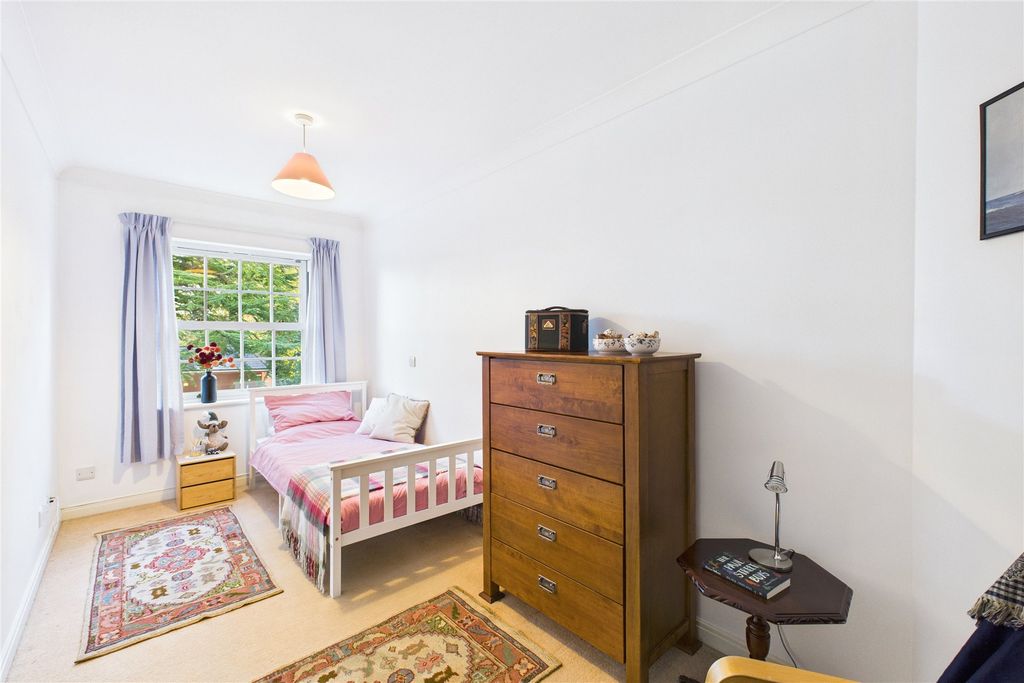 Additional image 9 of 3 bed flat for saleMontague Close, Wokingham, Berkshire RG40