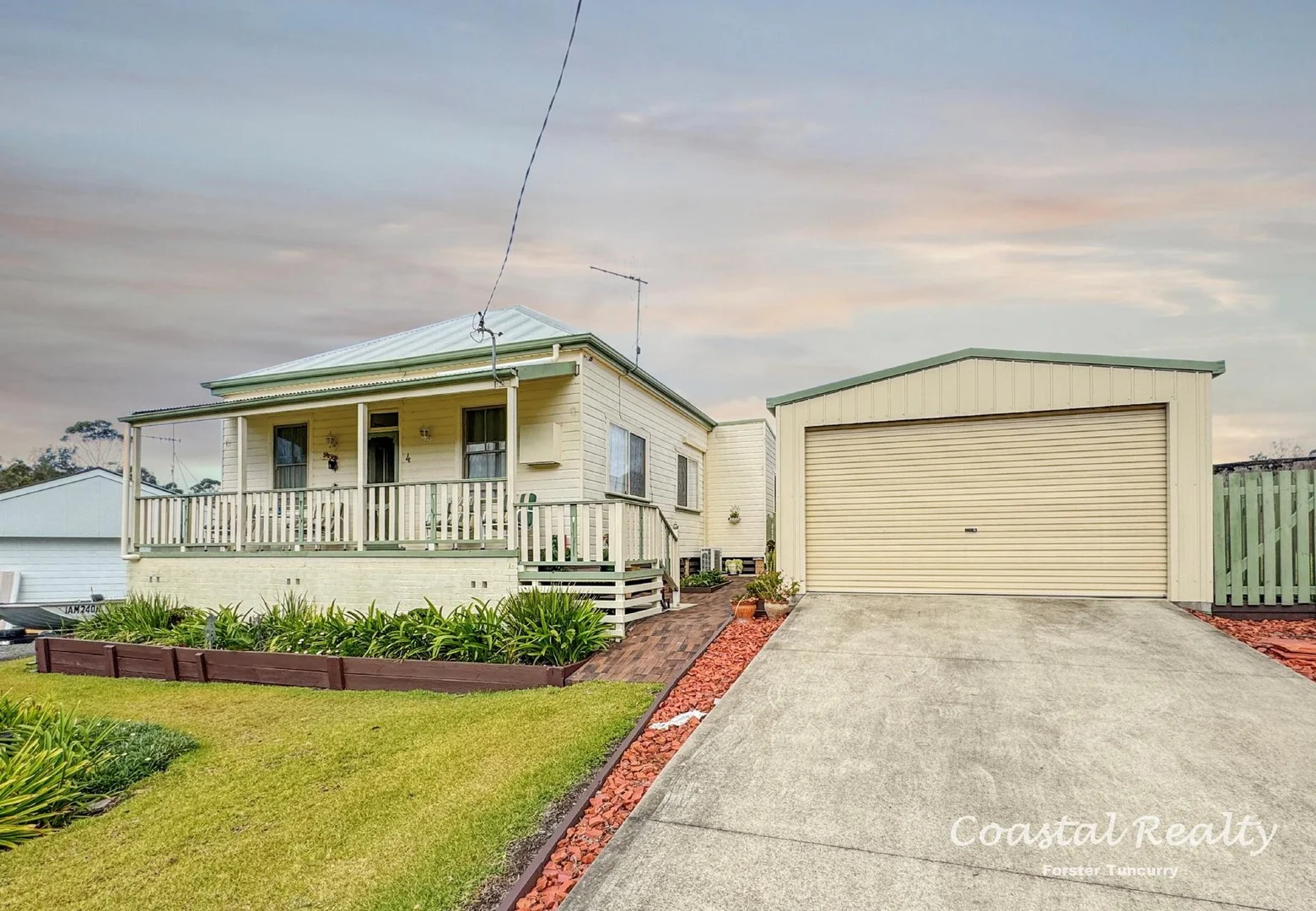 4 Warramutty St, Coomba Park NSW 2428