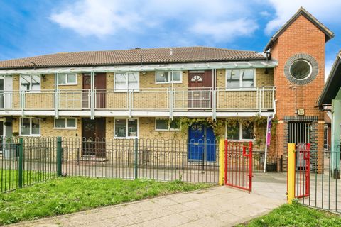 Tiptree Crescent, Clayhall, Essex IG5
