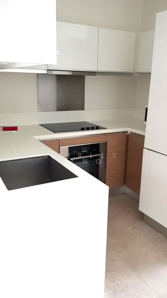 18 Marina Boulevard photo 3
