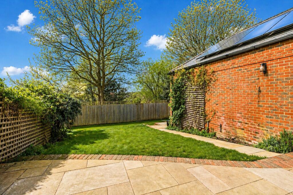 Goldsmith Way, St Albans, Herts, AL3 photo 3