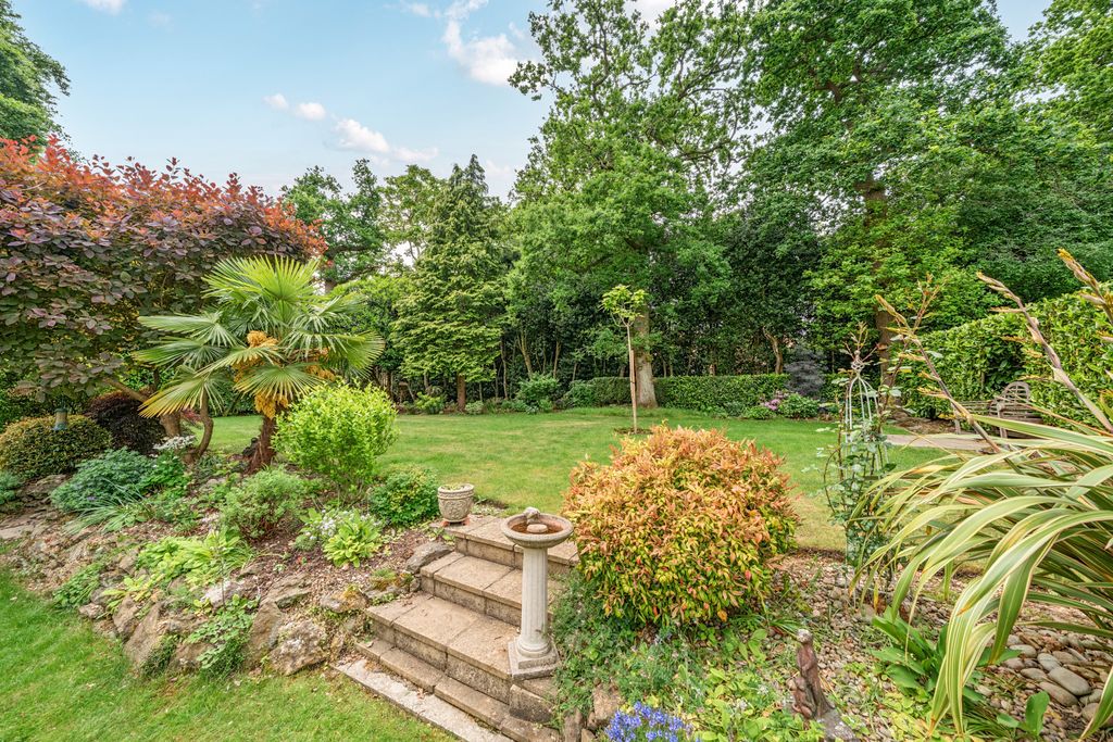 Additional image 26 of 3 bed flat for saleSouth Park Crescent, Gerrards Cross, Buckinghamshire SL9
