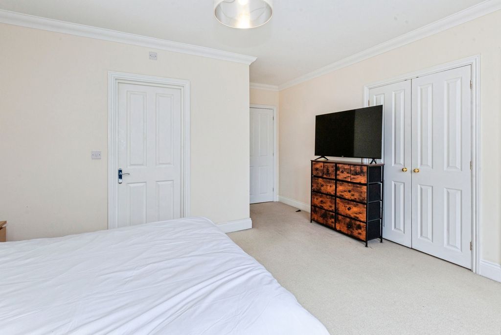 Additional image 15 of 2 bed flat for saleShoppenhangers Road, Maidenhead, Berkshire SL6