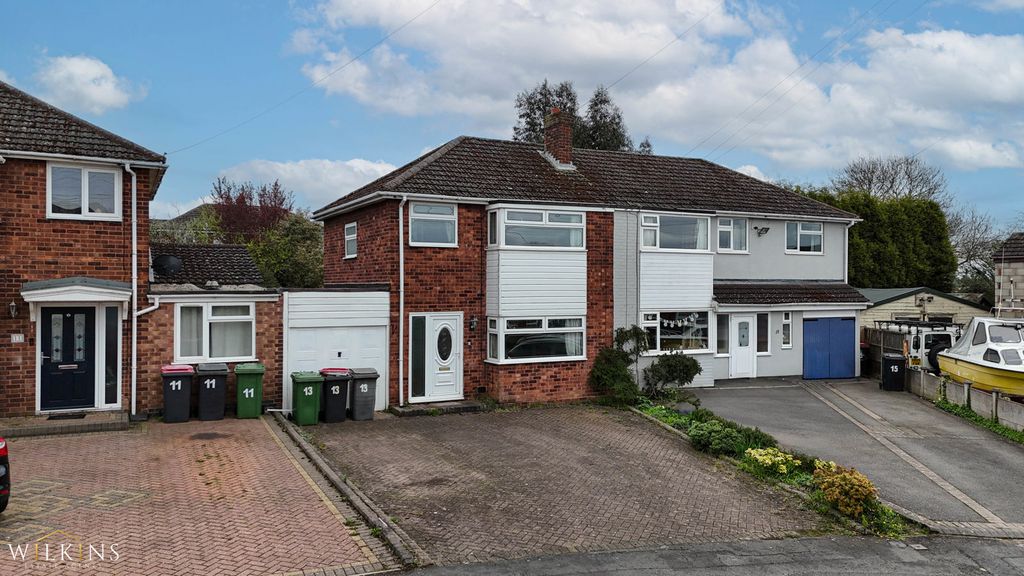 3 bed semi-detached house for saleBirch Grove, Birchmoor, Tamworth, Warwickshire B78