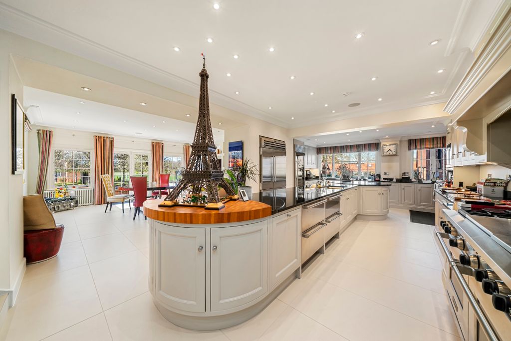 Additional image 10 of 12 bed property for saleGreat Martins, Shurlock Row, Shurlock, Reading RG10