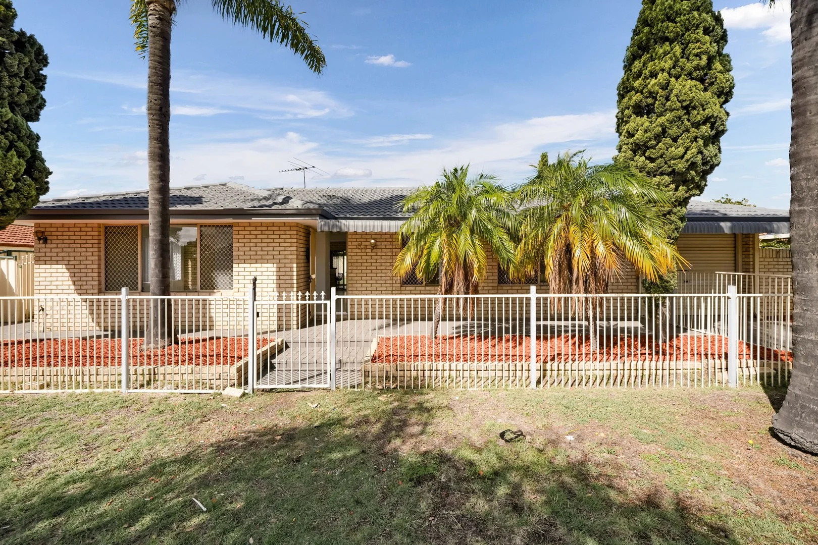 64 Discovery Drive, Thornlie WA 6108