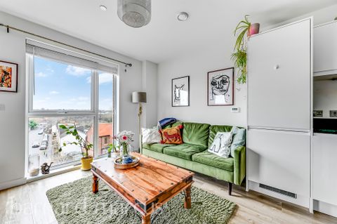 Kingston Road, New Malden KT3