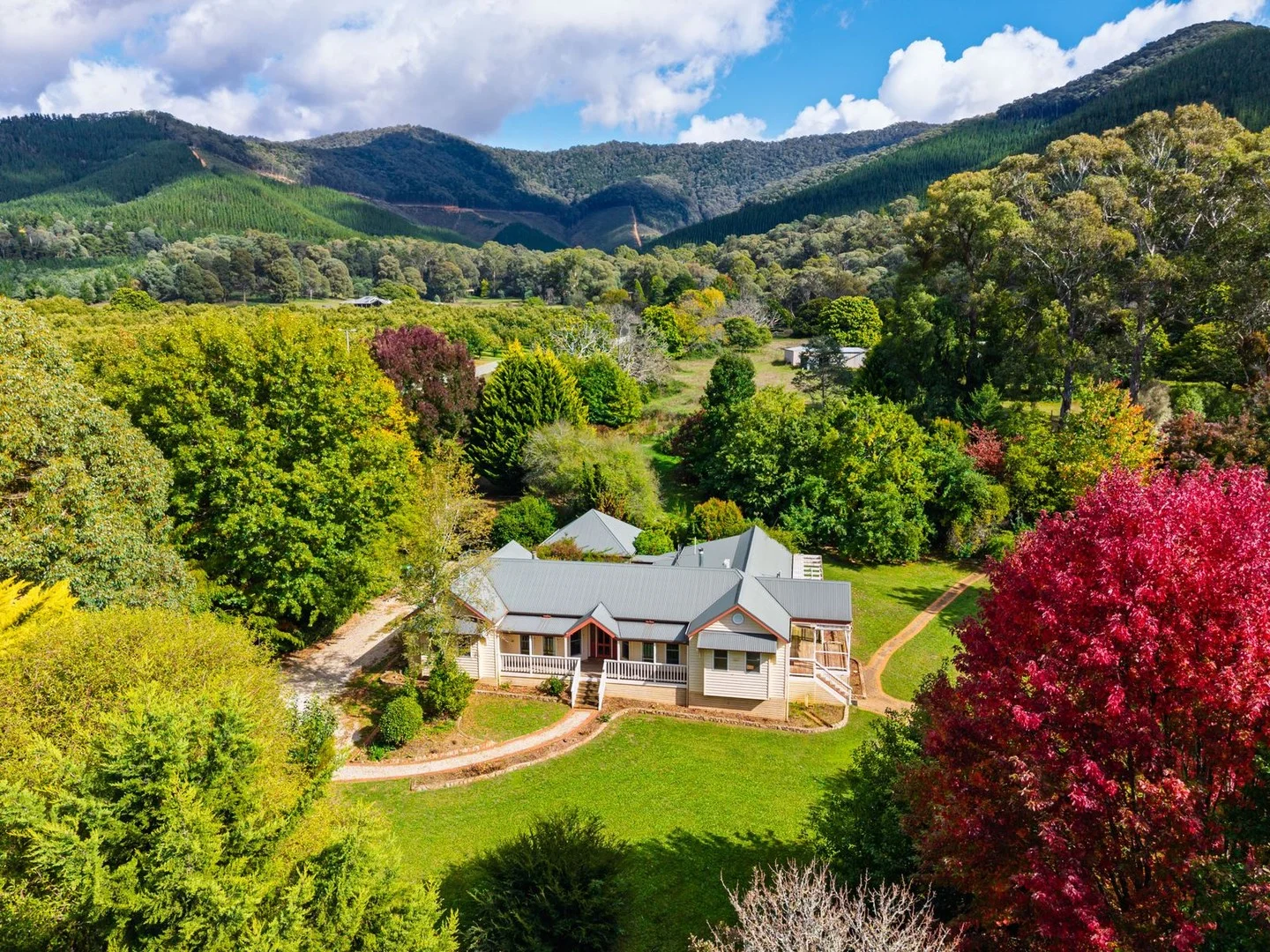 16 Fredos Lane, Wandiligong VIC 3744