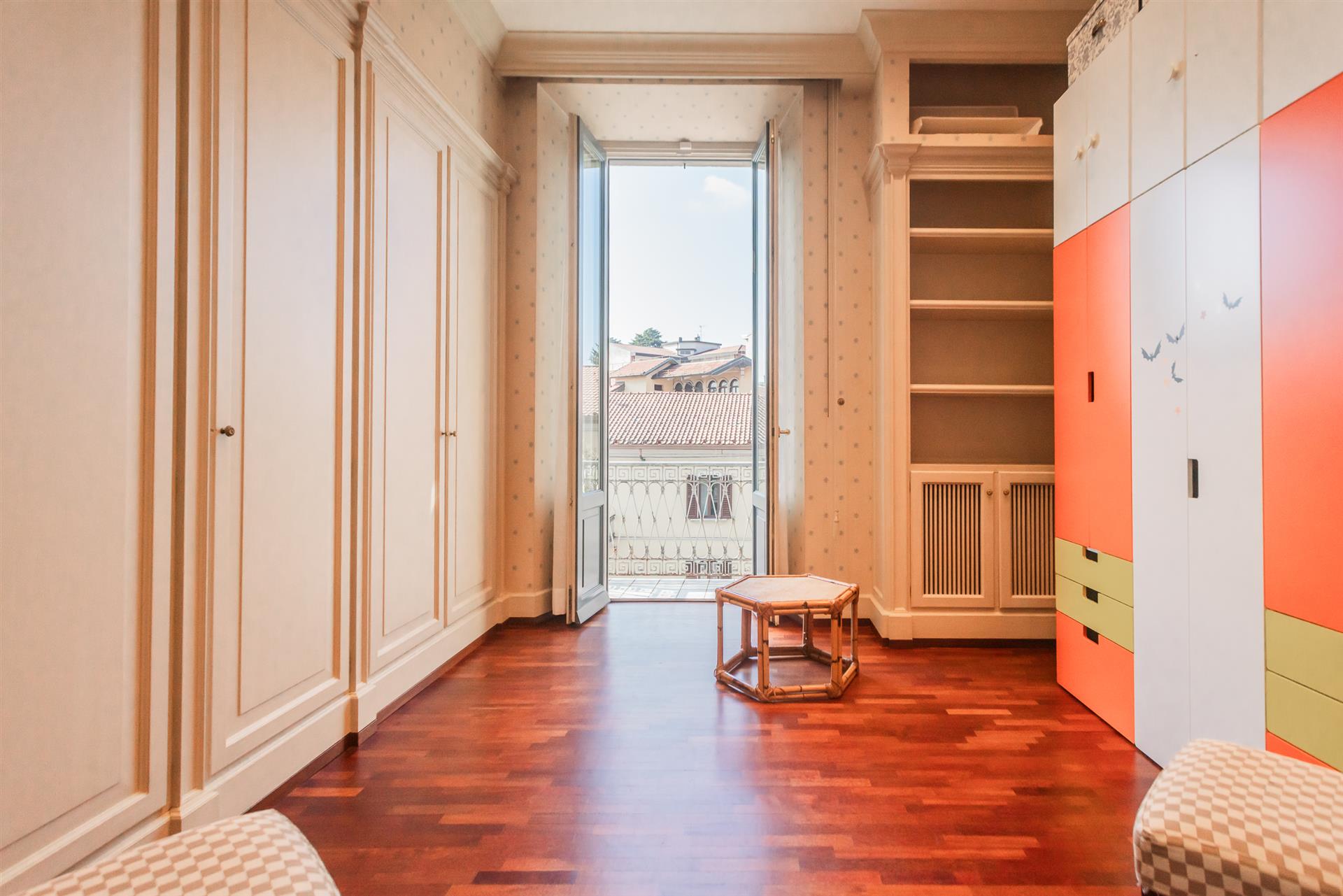 Additional image 10 of Varese