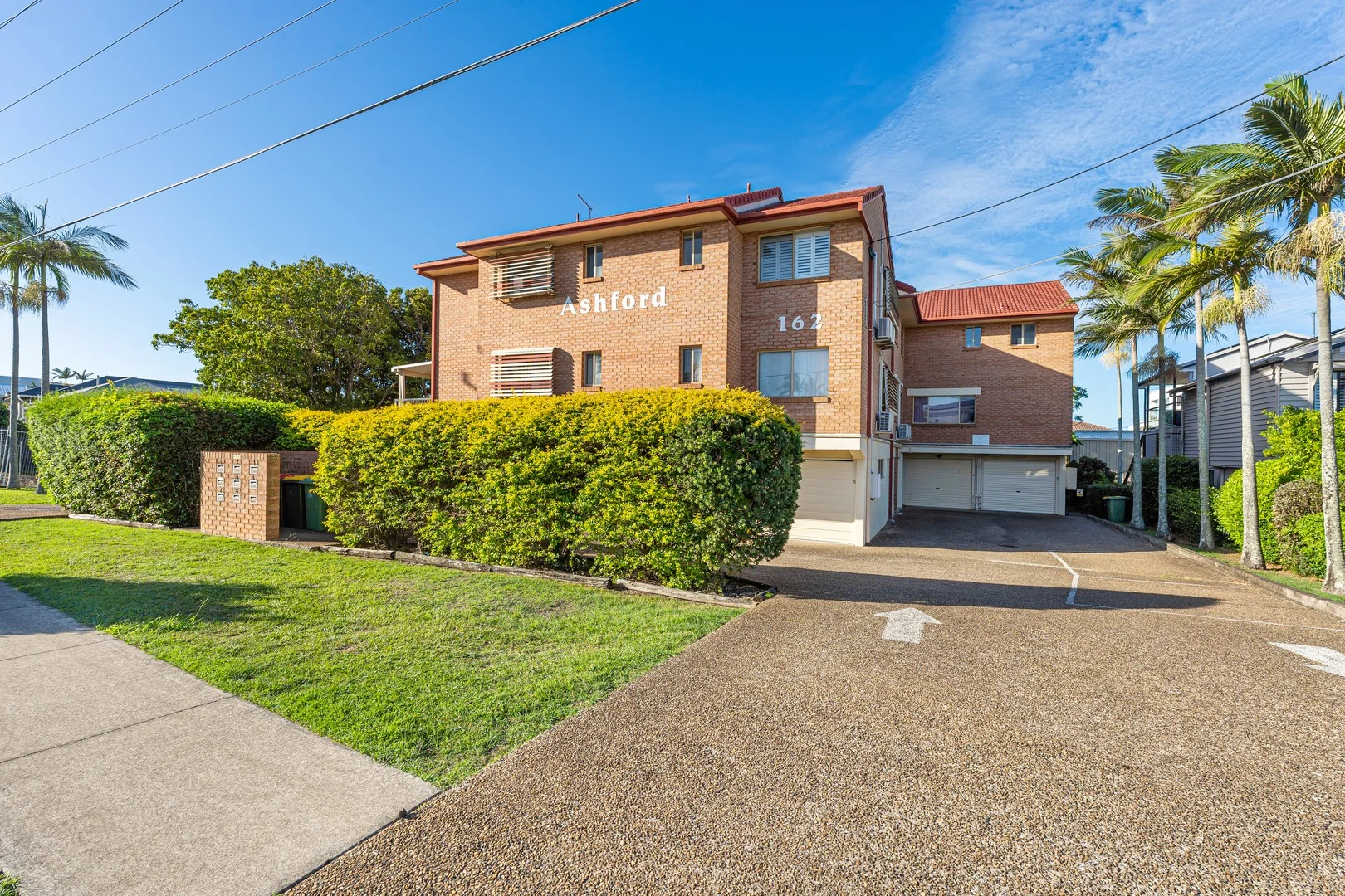 2/162 Prince Edward Parade, Scarborough QLD 4020