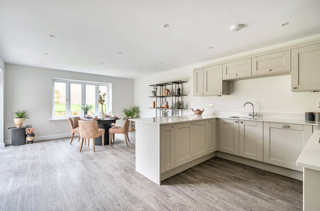 Additional image 10 of 4 bed detached house for saleShepherds Ridge, Mortimer Common, Reading, Berkshire RG7