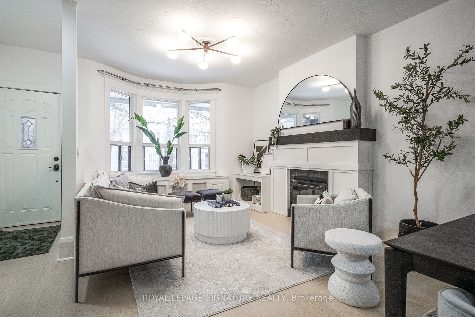 Upper-216 Parkmount Road, Toronto, ON, M4J 4V6 photo 4