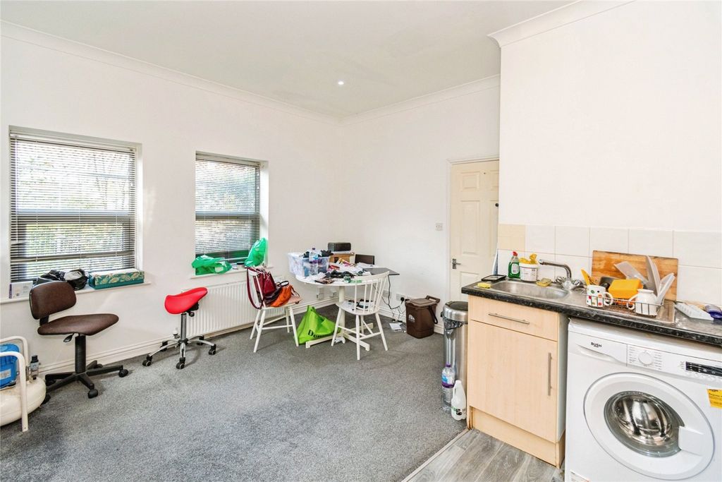 Additional image 14 of 4 bed flat for salePark Road, Freemantle, Southampton, Hampshire SO15