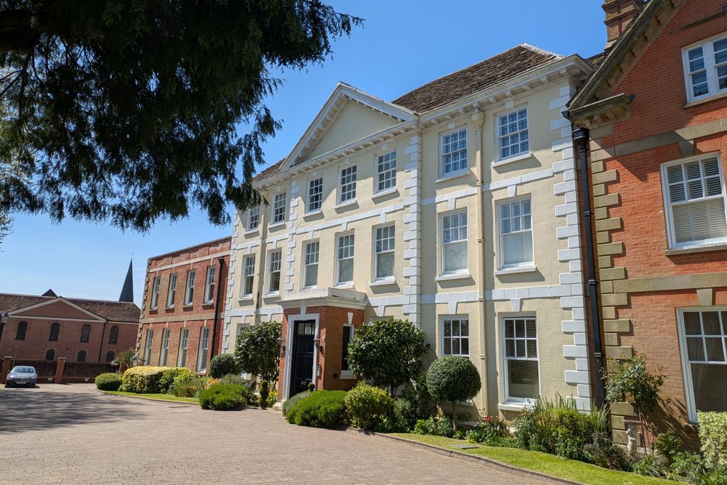 3 bed flat for saleCauseway, Horsham RH12