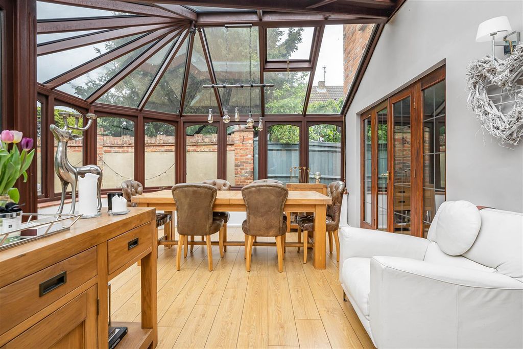 Additional image 5 of 4 bed detached house for saleRutland Gate, Maidenhead SL6
