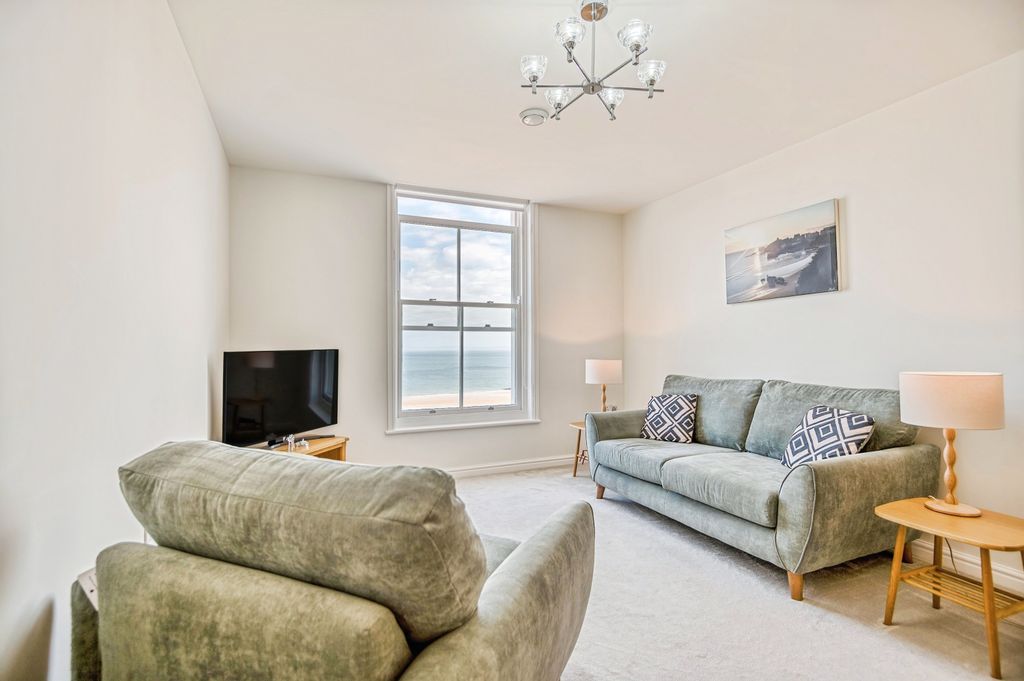 Additional image 7 of 2 bed flat for saleWhite Lion Street, Tenby SA70