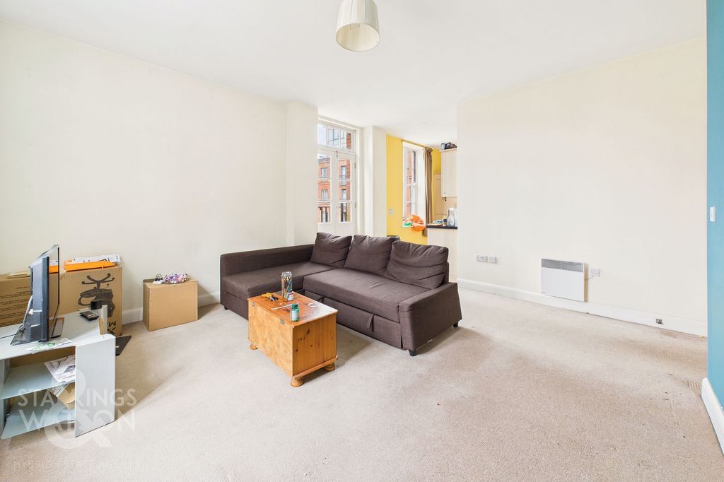 2 bed flat for saleThomas Wyatt Close, Norwich NR2 photo 3