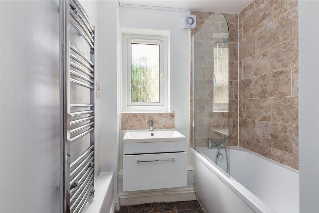 Additional image 7 of 3 bed flat for saleAshton Road, Lancaster LA1