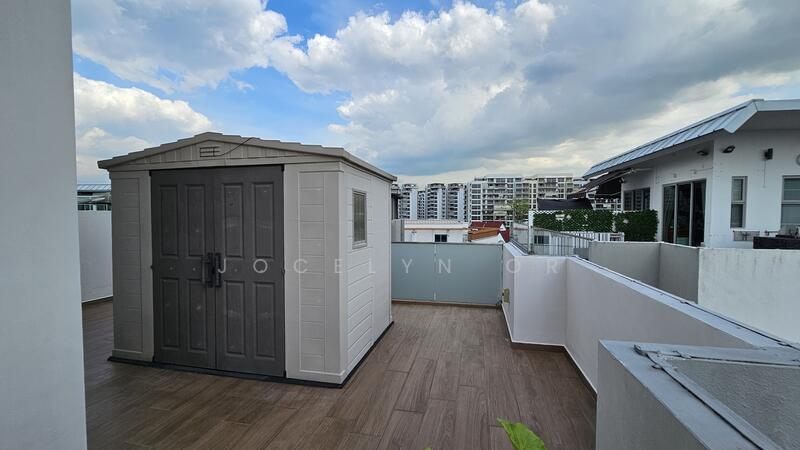 Additional image 11 of 12 Loyang Besar Close