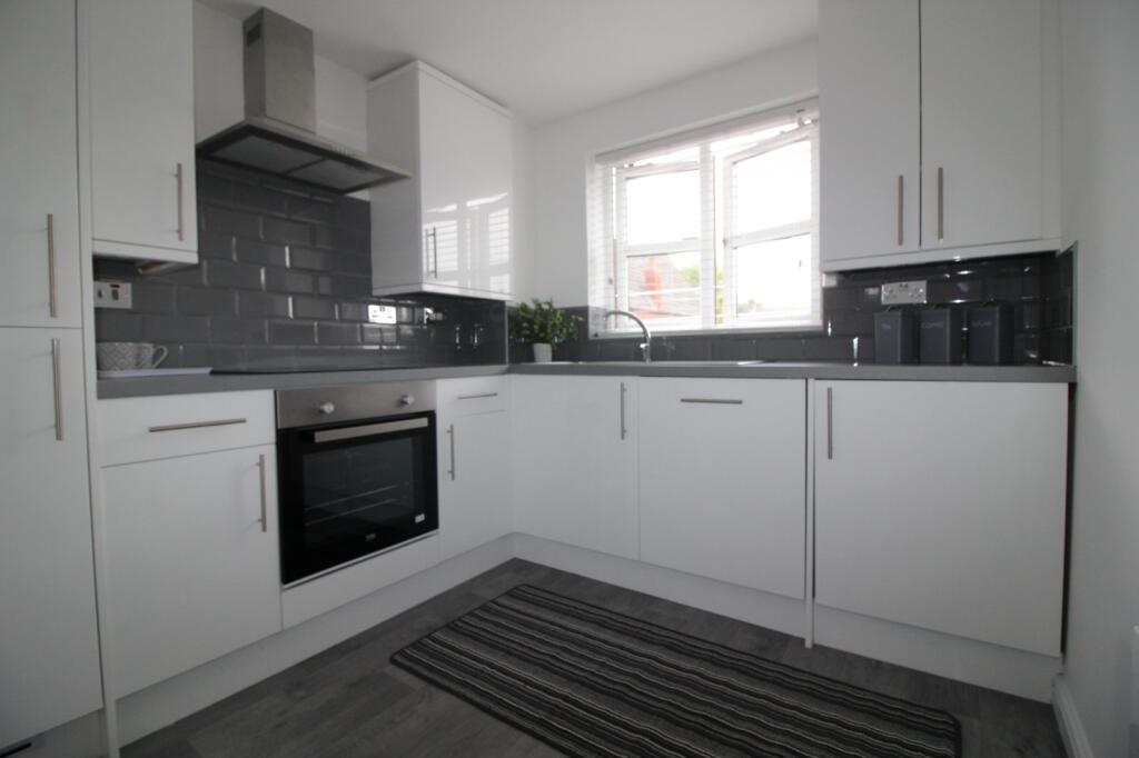 Dickens Heath Road, Shirley, Solihull, West Midlands, B90 photo 3