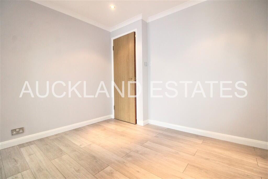 Tudor Close, Hatfield photo 5