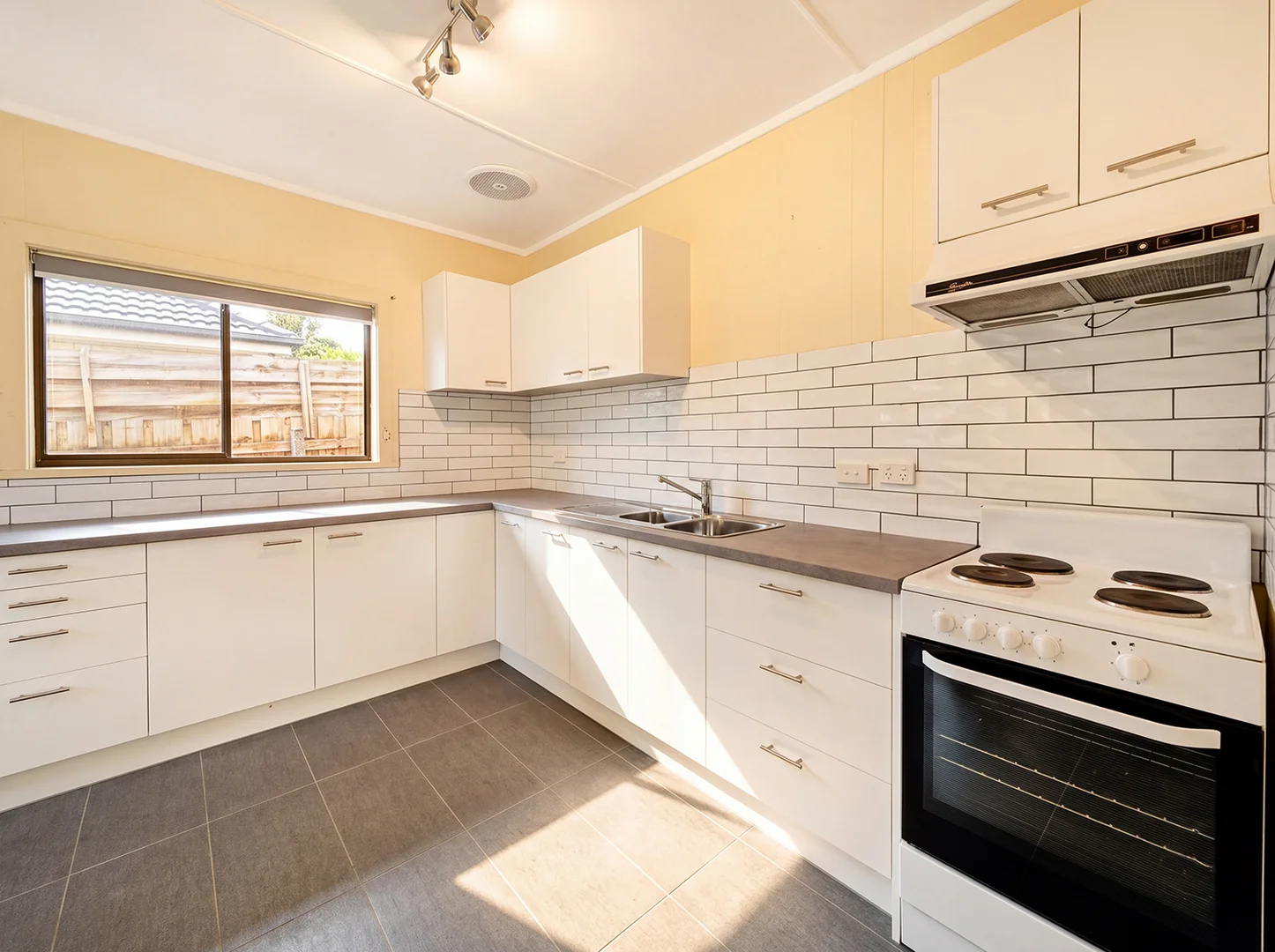 3 Joy Street, Frankston VIC 3199 photo 4