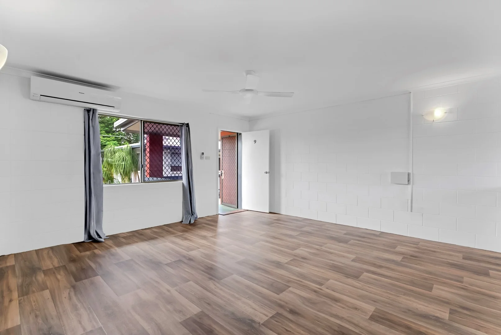 9/15-17 Earl Street, Westcourt QLD 4870