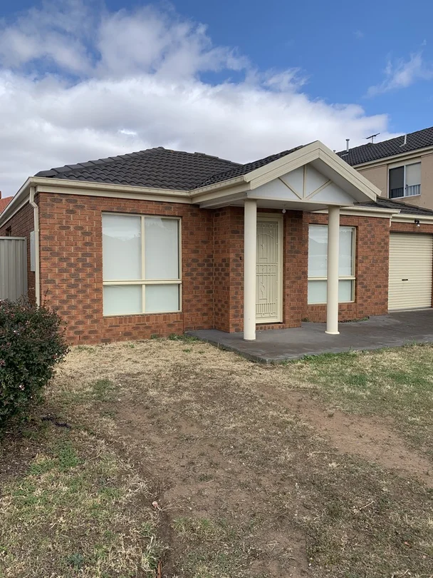 8 Wyperfeld Circuit, Caroline Springs VIC 3023