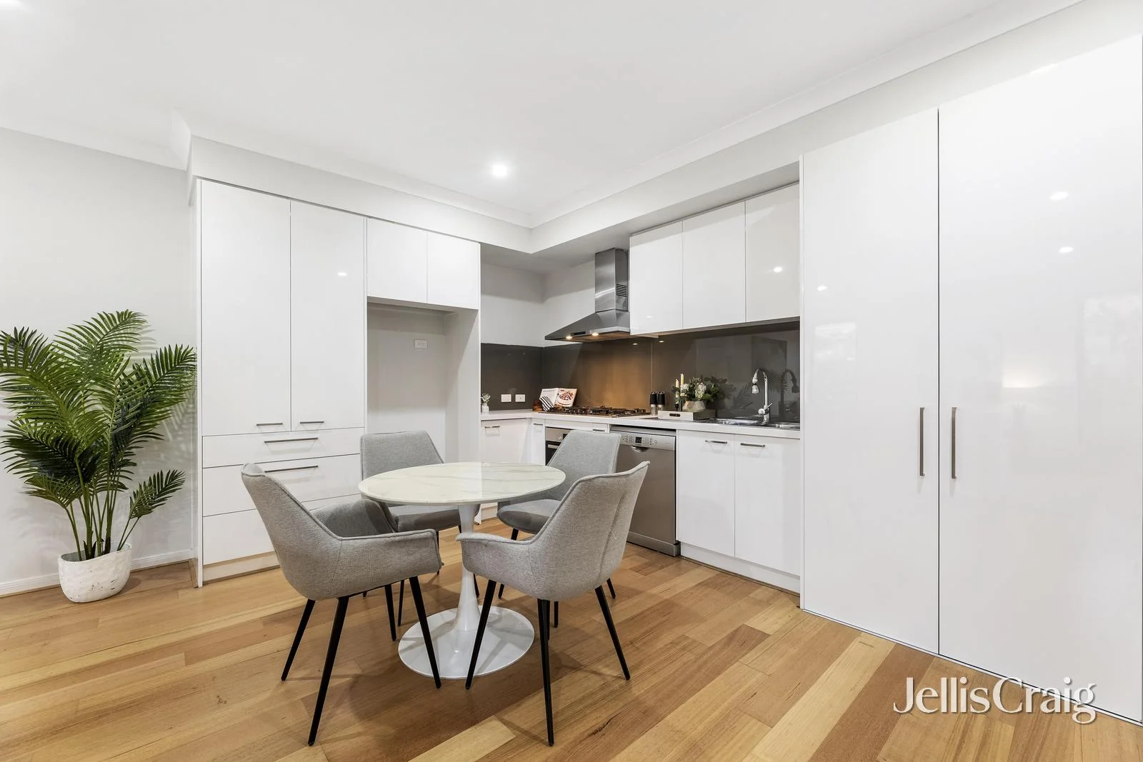 5B Jacqueline Road, Mount Waverley VIC 3149 photo 3