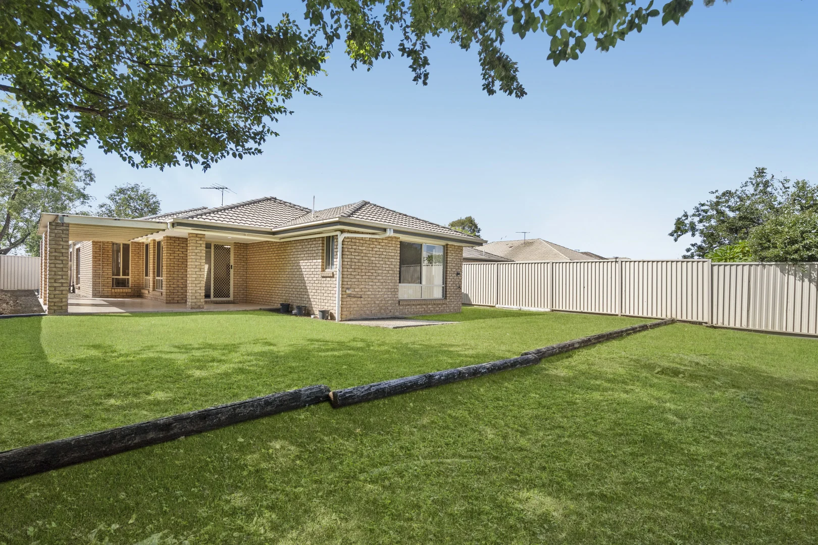 Additional image 3 of 8 Holly Court, Raceview QLD 4305