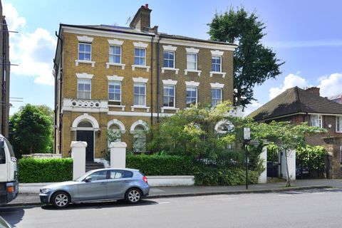 Highbury Hill, Highbury, London N5