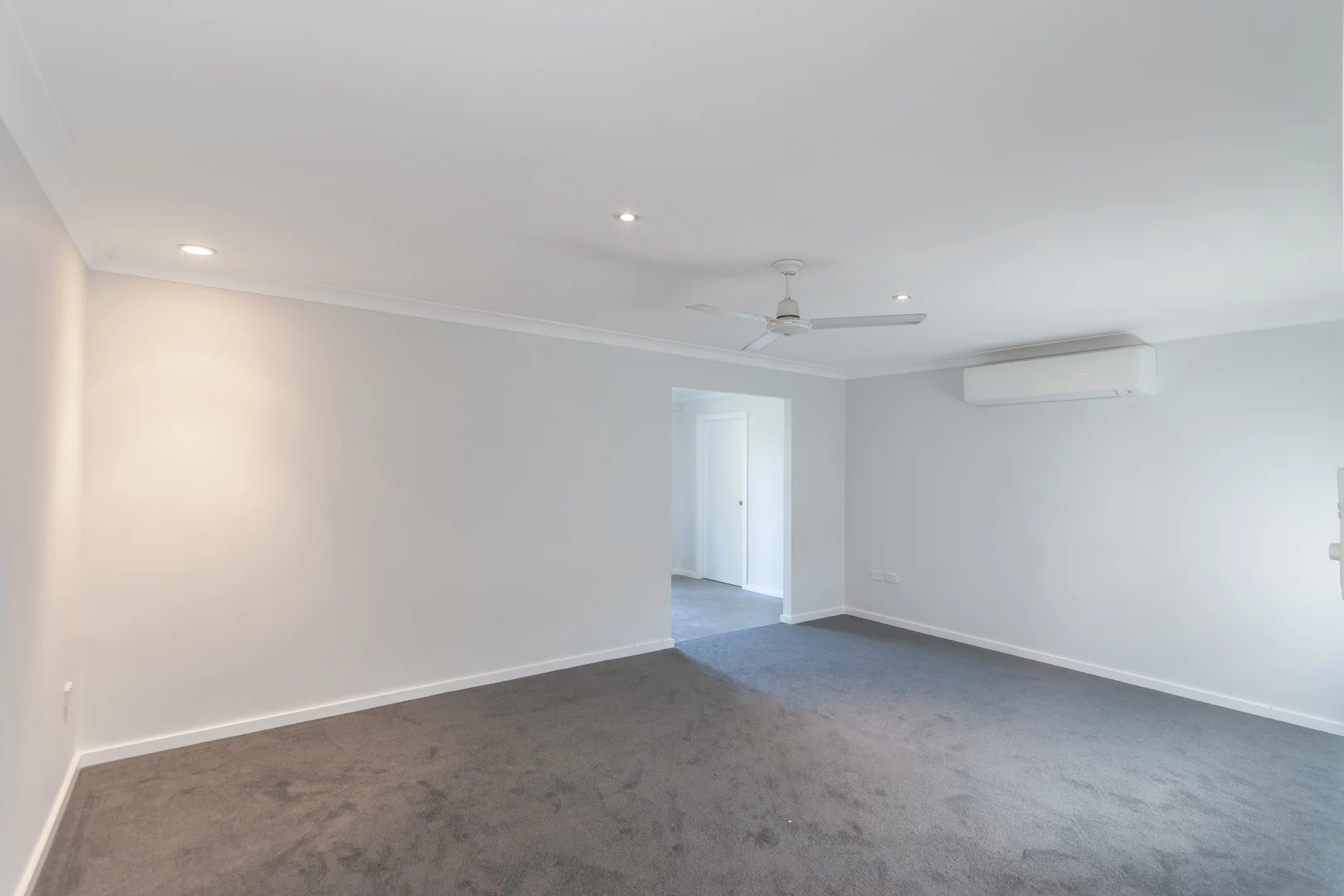 10 Albatross Road, Berkeley Vale NSW 2261 photo 2