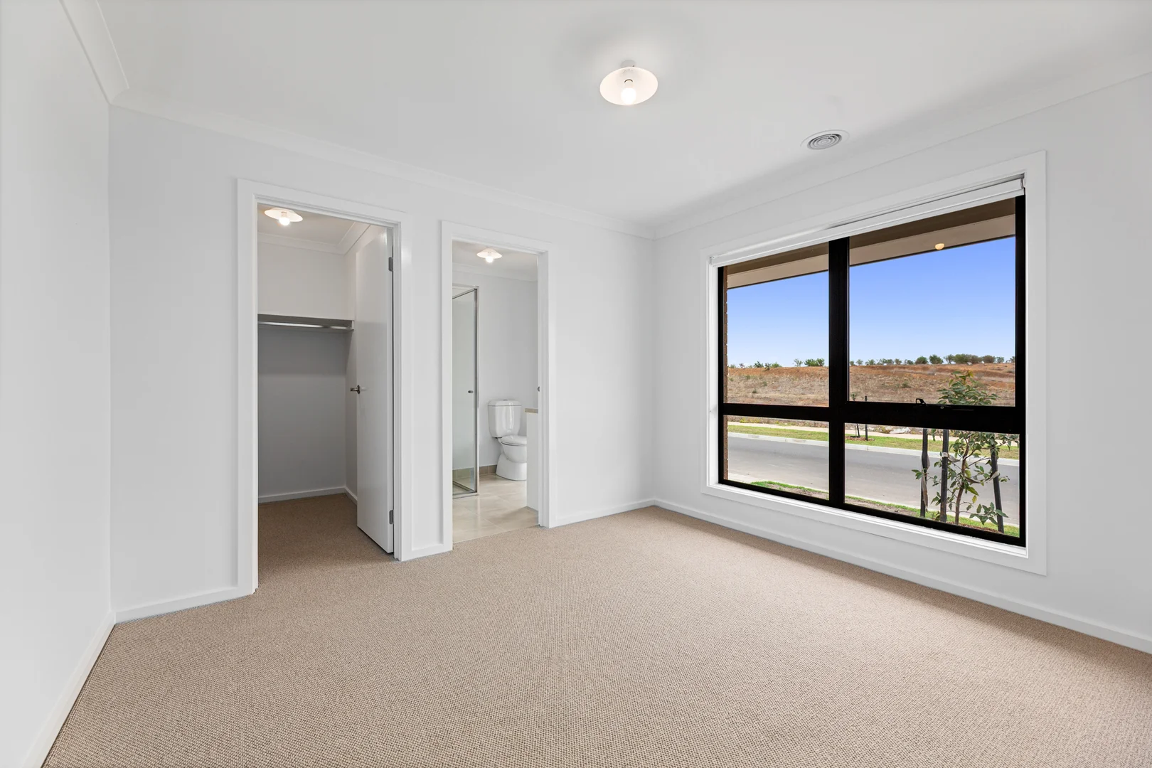 49 Lucania Cres, Tarneit VIC 3029 photo 4