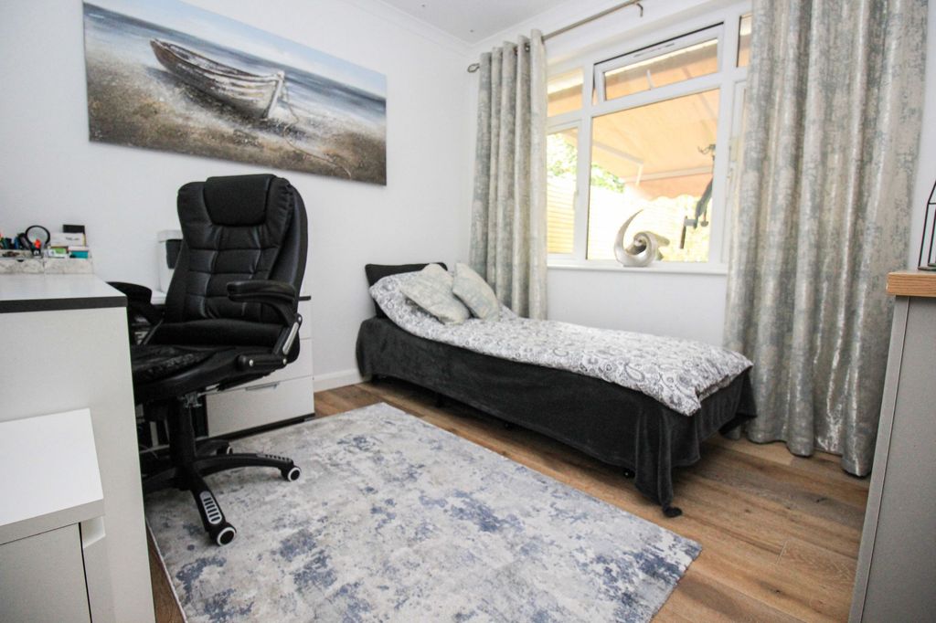 Additional image 18 of 4 bed detached bungalow for saleDell Road, Bitterne Park SO18