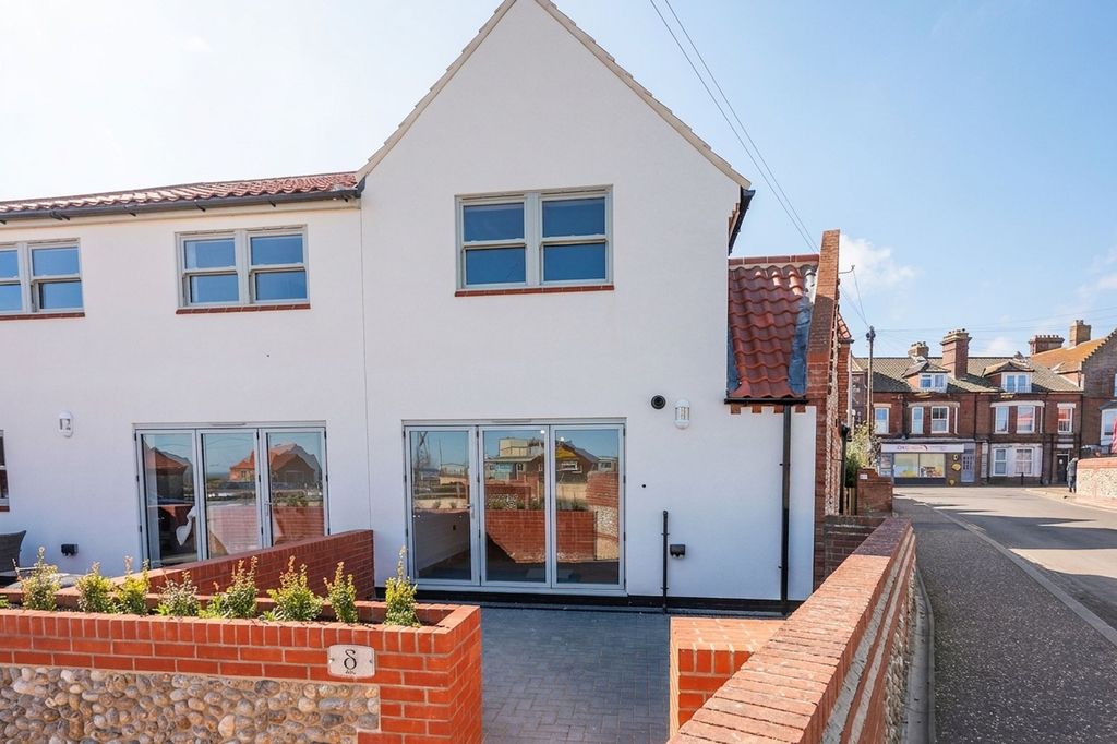 2 bed flat for saleHigh Street, East Runton NR27