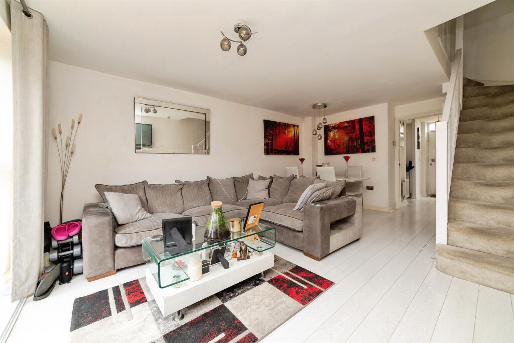 Peregrine Way, Hatfield photo 2