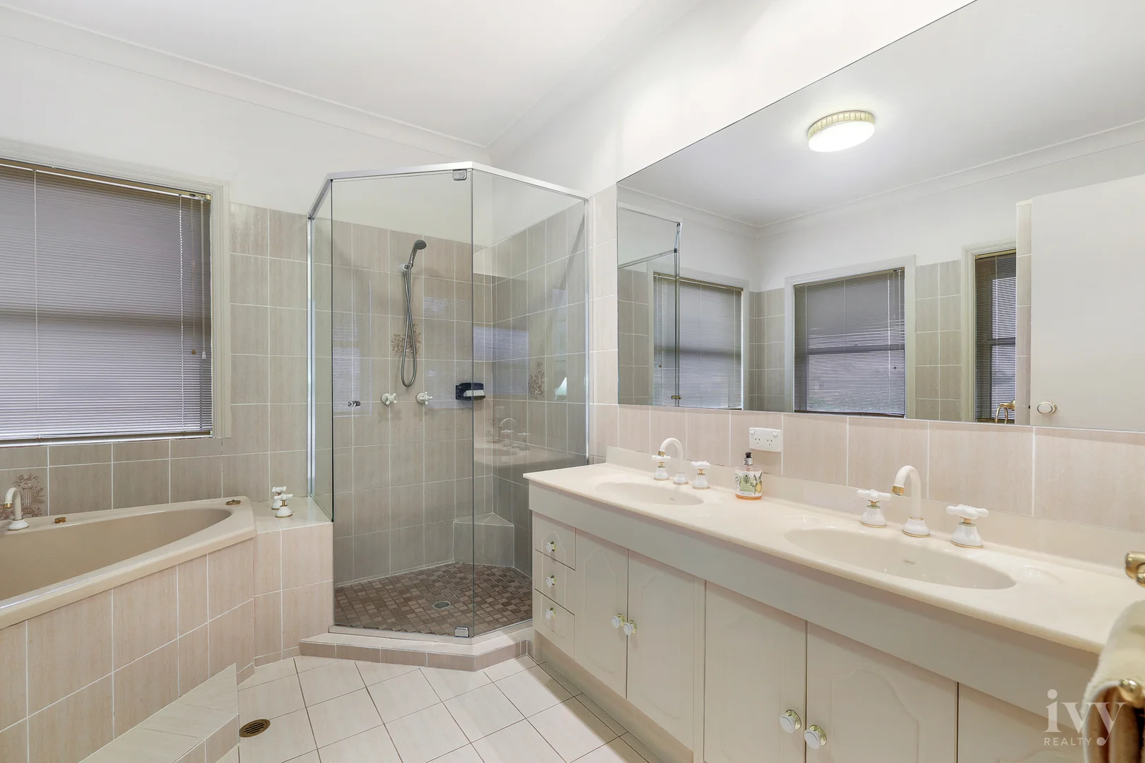 Additional image 18 of 82-84 Tradewinds Avenue, Paradise Point QLD 4216