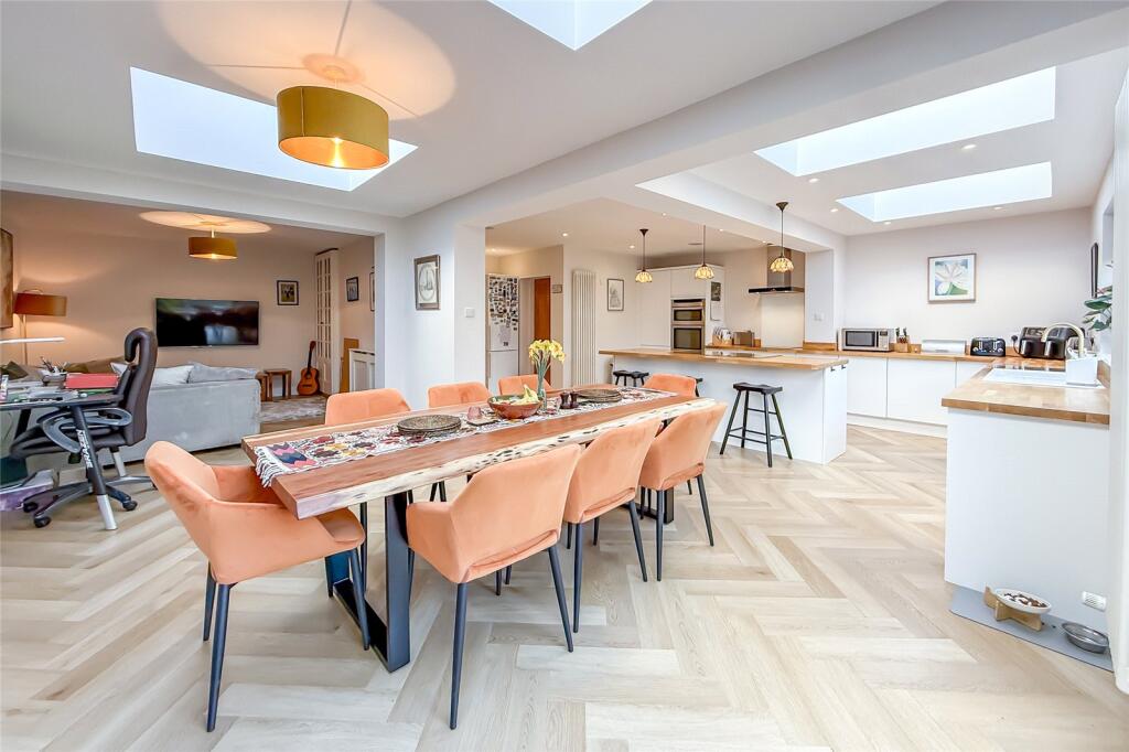Laburnum Grove, St. Albans, Hertfordshire, AL2