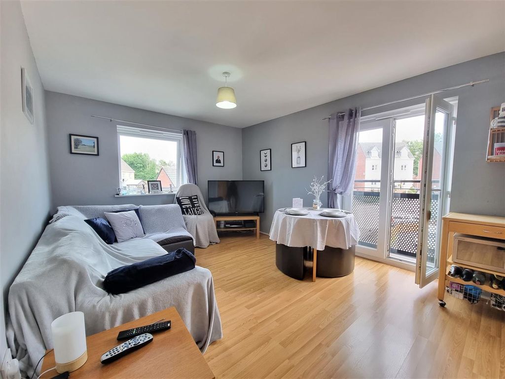 1 bed flat for saleLongacres, Bridgend CF31 photo 5