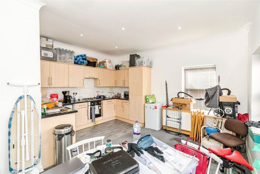 Additional image 15 of 4 bed flat for salePark Road, Freemantle, Southampton, Hampshire SO15