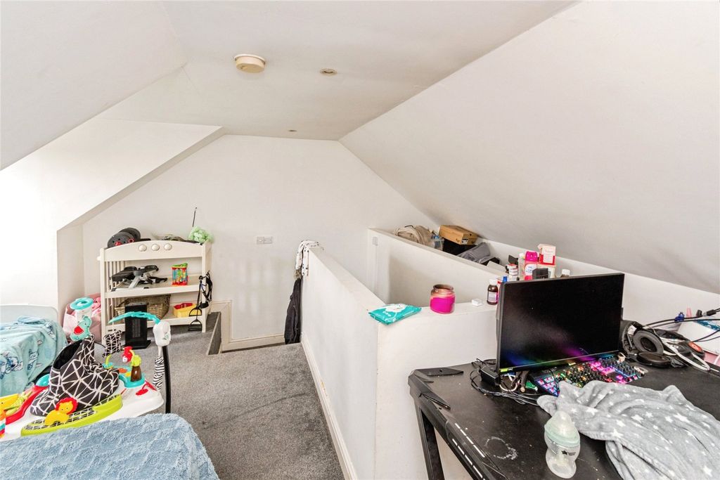 Additional image 12 of 4 bed flat for salePark Road, Freemantle, Southampton, Hampshire SO15