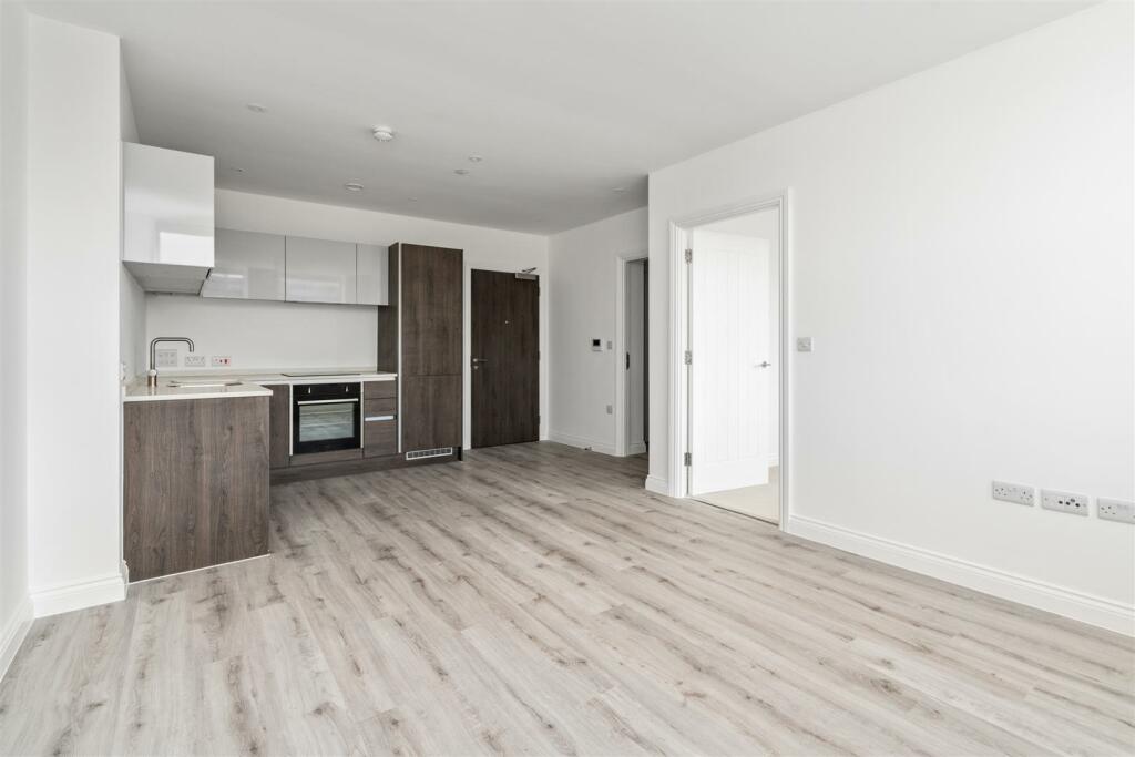 Additional image 3 of Apt 22 Warwick House, 737 Warwick Road. Solihull B91 3DG