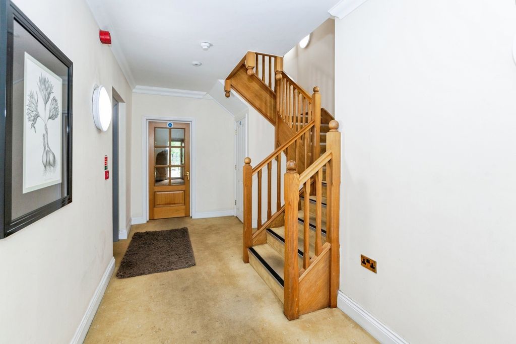 Additional image 25 of 2 bed flat for saleShoppenhangers Road, Maidenhead, Berkshire SL6