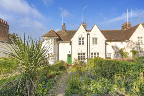 Wordsworth Walk, London NW11