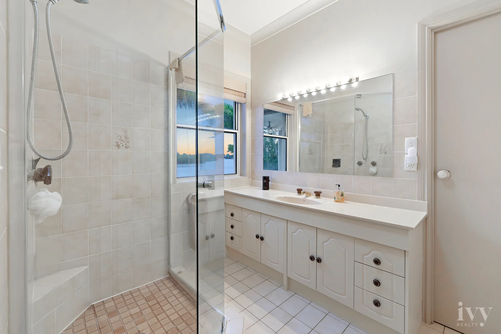 Additional image 22 of 82-84 Tradewinds Avenue, Paradise Point QLD 4216