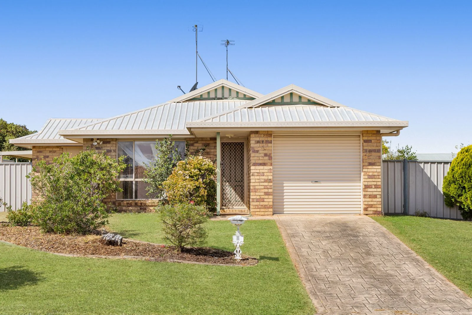 6 Crusader Court, Wilsonton QLD 4350